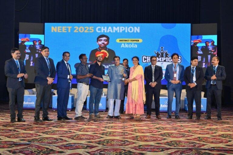 ‘नीट एंड जेईई चैम्पियंस’ को गडकरी ने किया सम्मानित ‘नीट एंड जेईई चैम्पियंस’ को गडकरी ने किया सम्मानित